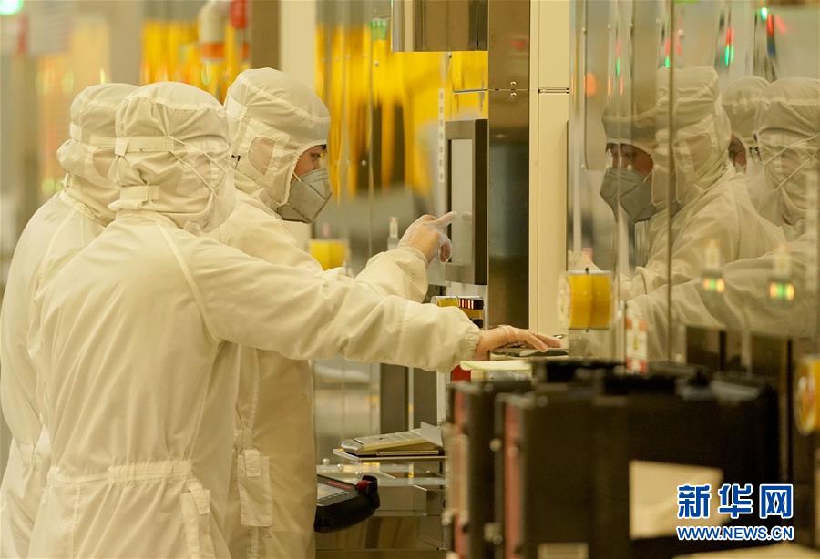 不同寻常的两会，万众一心的力量