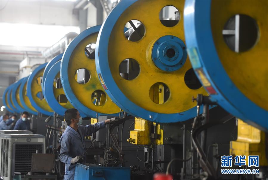 不同寻常的两会，万众一心的力量